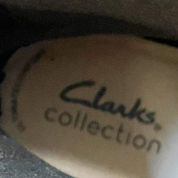 Like New Clarks Teresa Suede Leather Ankle Booties w/ back zipper. Women's 8 - Picture 11 of 12